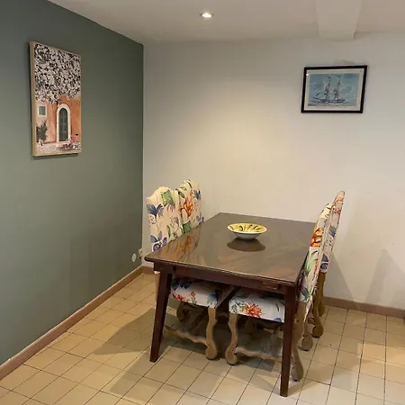 Vakantiehuis Charming 2 Bedroom In *